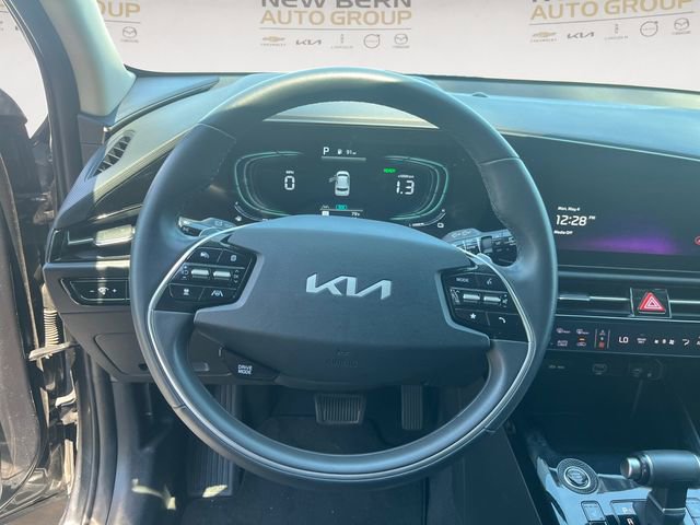 Used 2024 Kia Niro EX FWD image 12