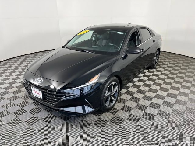 Used 2023 Hyundai Elantra Limited image 3