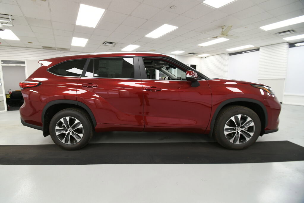 New 2023 Toyota Highlander XLE image 8