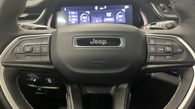 Certified 2025 Jeep Grand Cherokee L Laredo AWD/4WD image 16