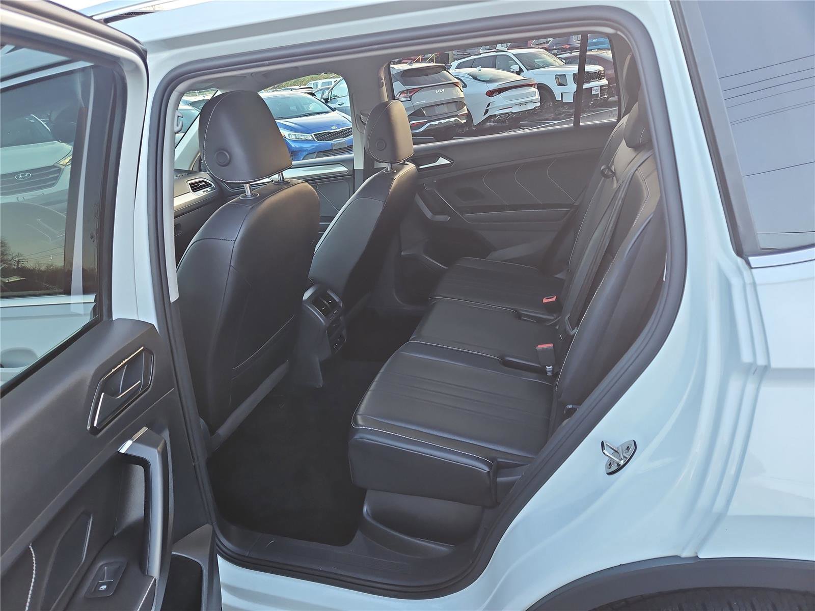 Used 2022 Volkswagen Tiguan SE w/ Panoramic Sunroof Package image 25