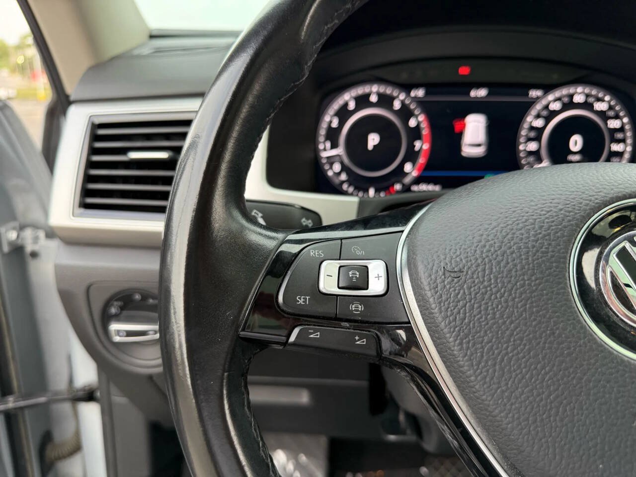 Used 2019 Volkswagen Atlas SEL AWD/4WD image 29
