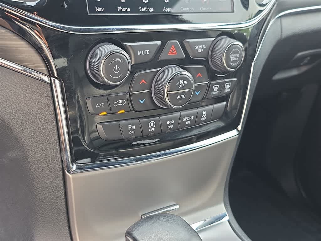 Used 2020 Jeep Grand Cherokee Limited w/ Premium Lighting Group AWD/4WD image 22