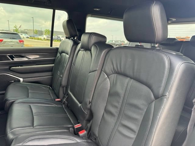 Certified 2022 Jeep Wagoneer Series II AWD/4WD image 18