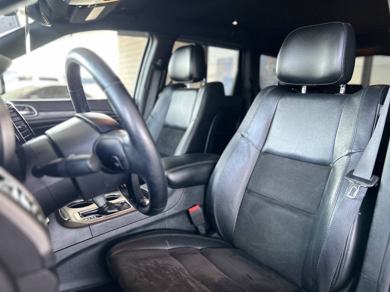 Used 2019 Jeep Grand Cherokee Altitude AWD/4WD image 36
