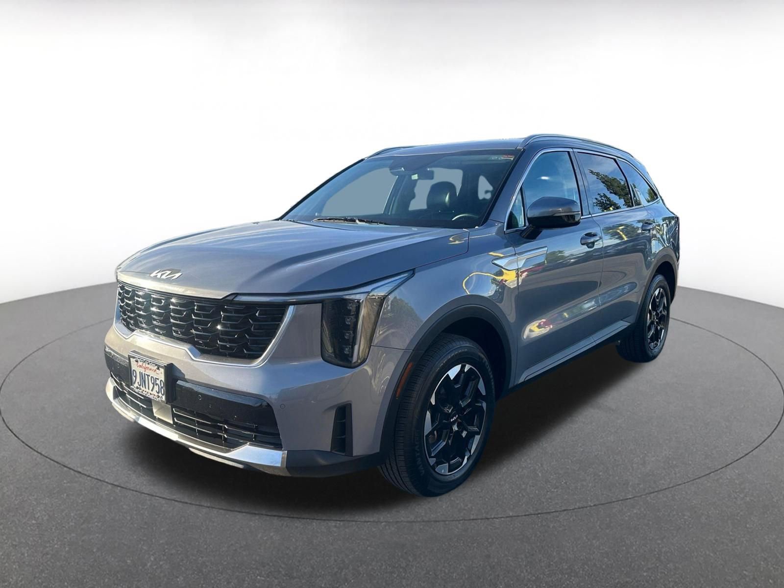 Used 2024 Kia Sorento S image 4