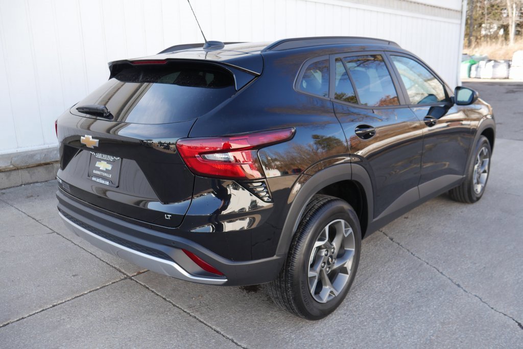 Used 2025 Chevrolet Trax LT w/ Driver Confidence Package image 7