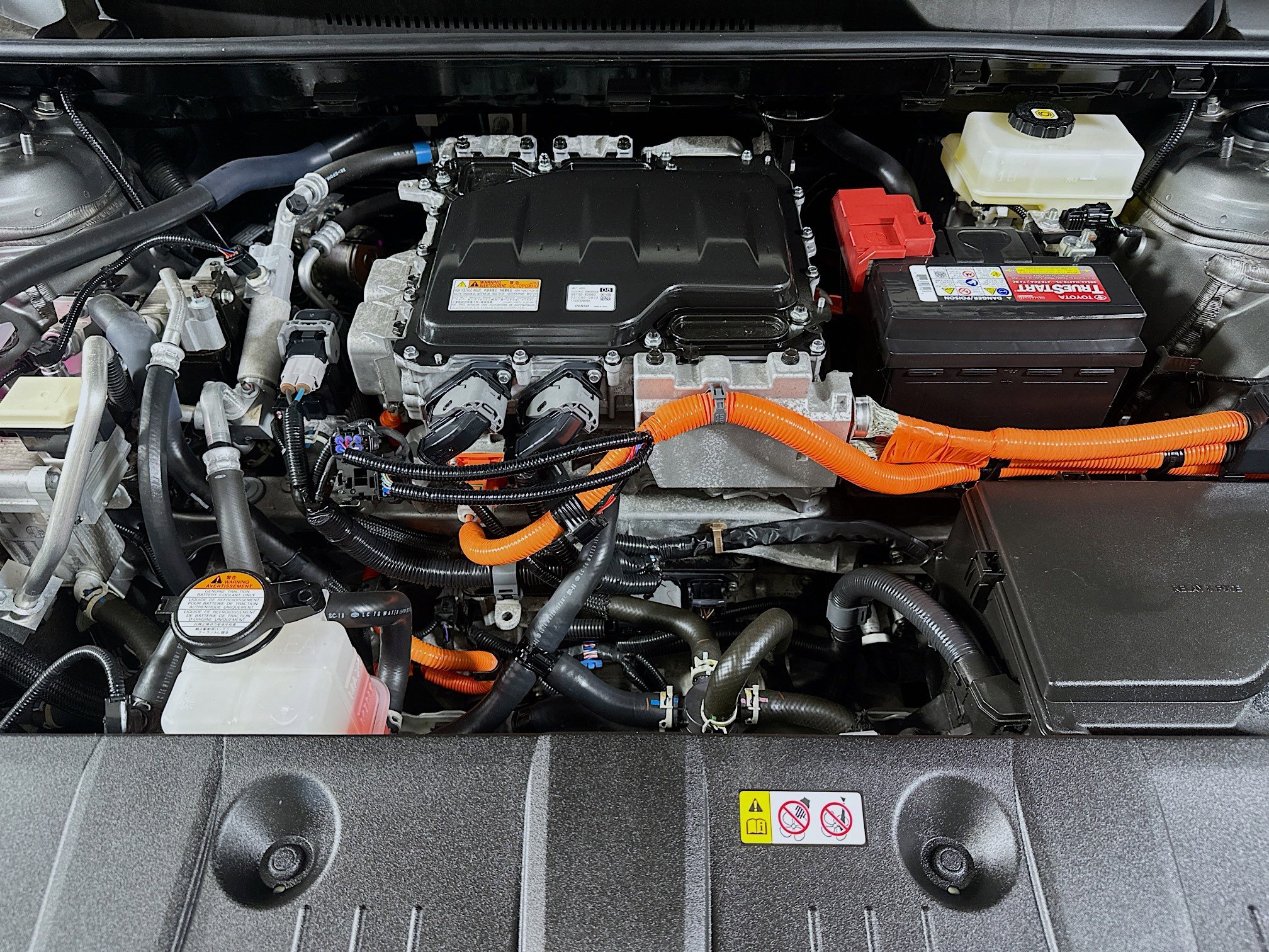 Used 2023 Toyota bZ4X XLE AWD/4WD image 35