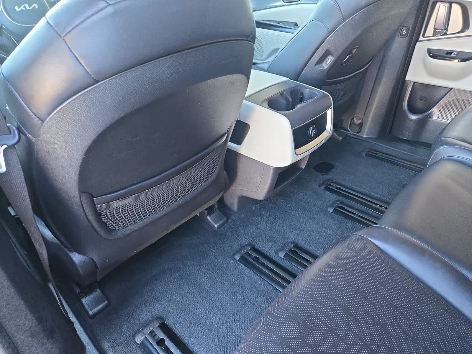 Used 2022 Kia Carnival LX FWD image 18