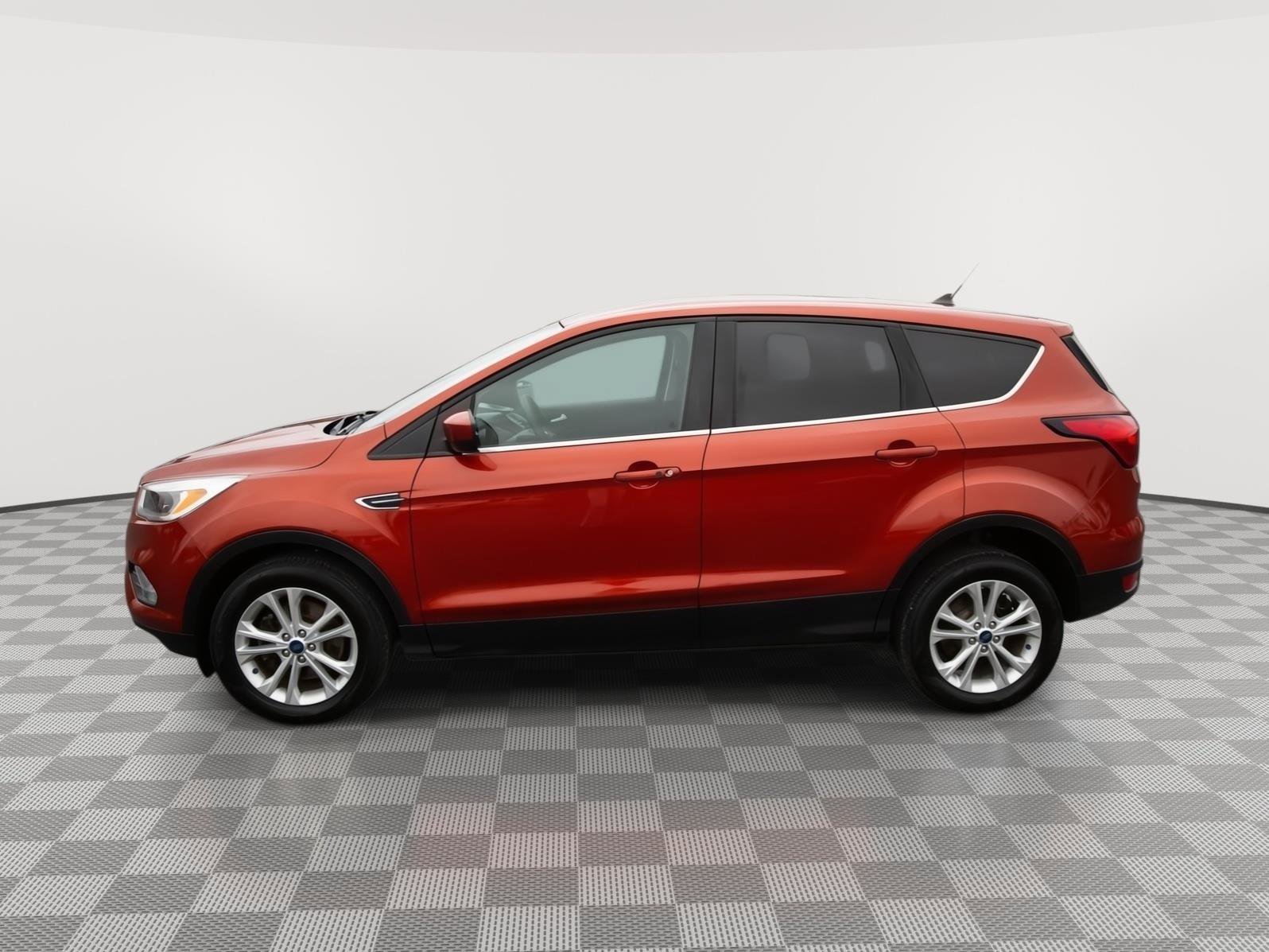 Used 2019 Ford Escape SE image 6