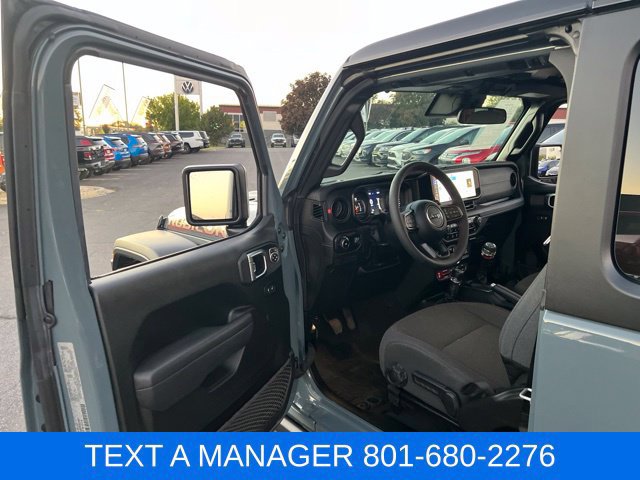 Used 2024 Jeep Wrangler Rubicon w/ Convenience Group AWD/4WD image 16