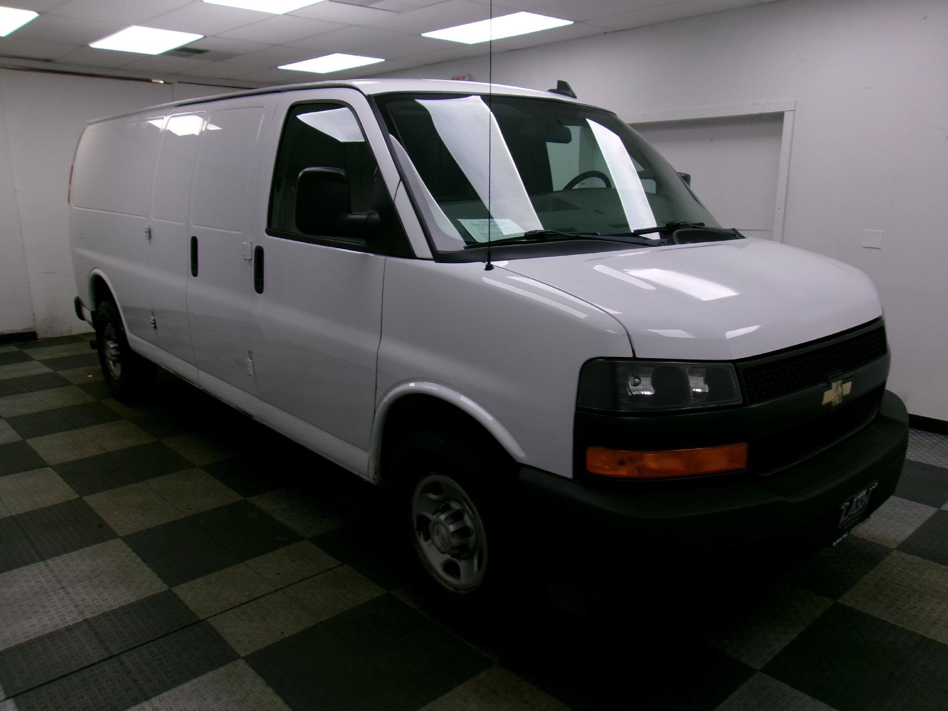 Used 2018 Chevrolet Express 3500 Extended w/ Driver Convenience Package image 12