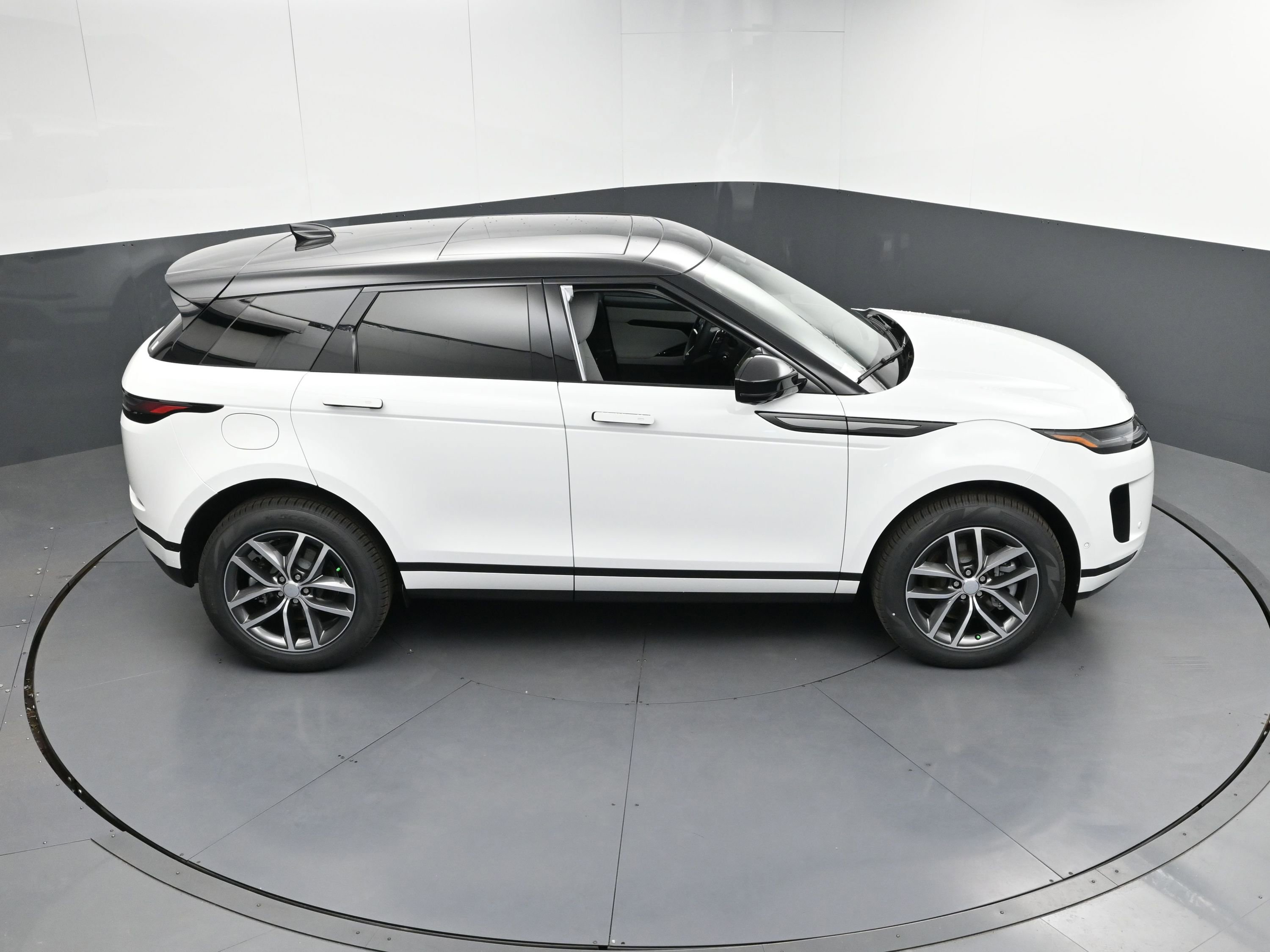 New 2026 Land Rover Range Rover Evoque S image 35