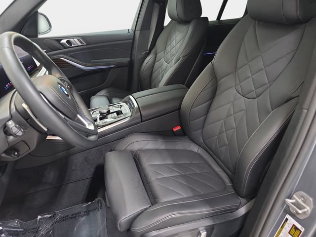 Used 2025 BMW X5 xDrive50e w/ Parking Assistance Package AWD/4WD image 11