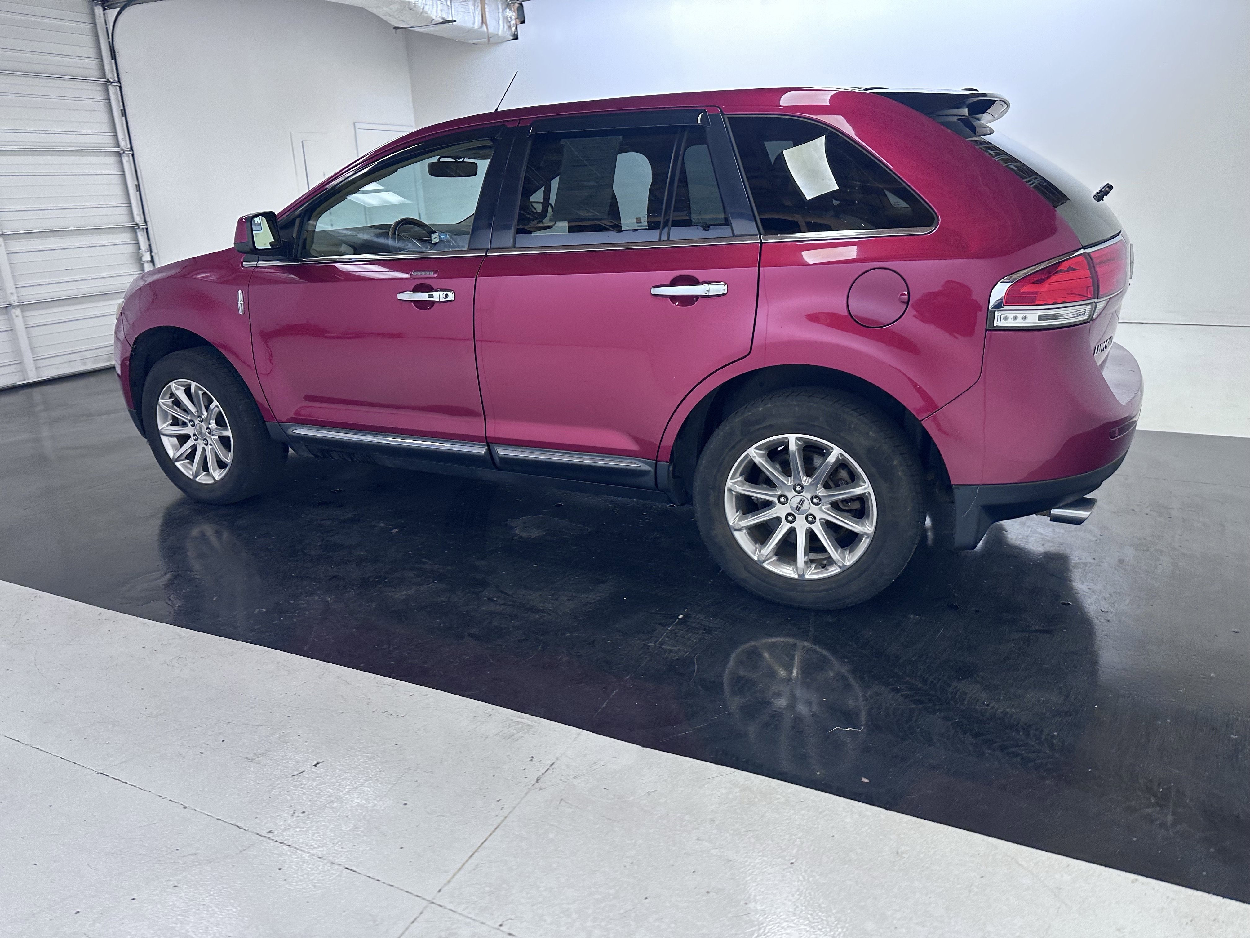 Used 2011 Lincoln MKX 2WD w/ 101A Rapid Spec Order Code image 11