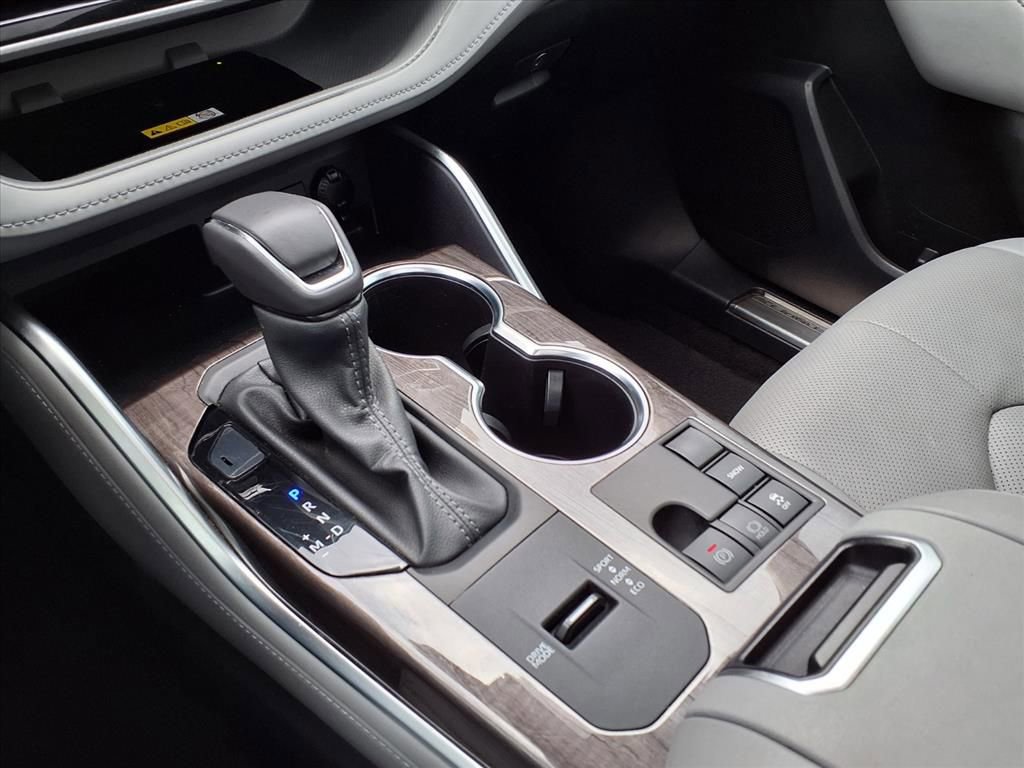 Used 2024 Toyota Highlander Platinum image 25