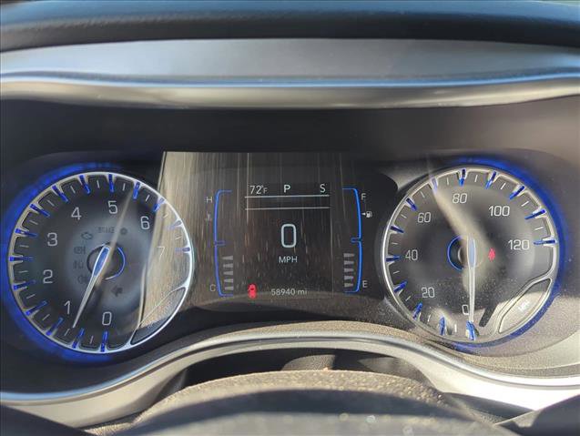 Used 2018 Chrysler Pacifica Touring-L image 18