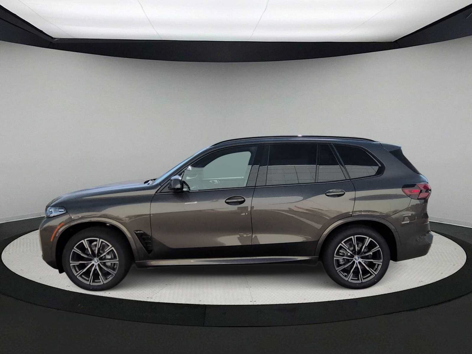 Used 2026 BMW X5 xDrive40i w/ M Sport Package AWD/4WD image 5