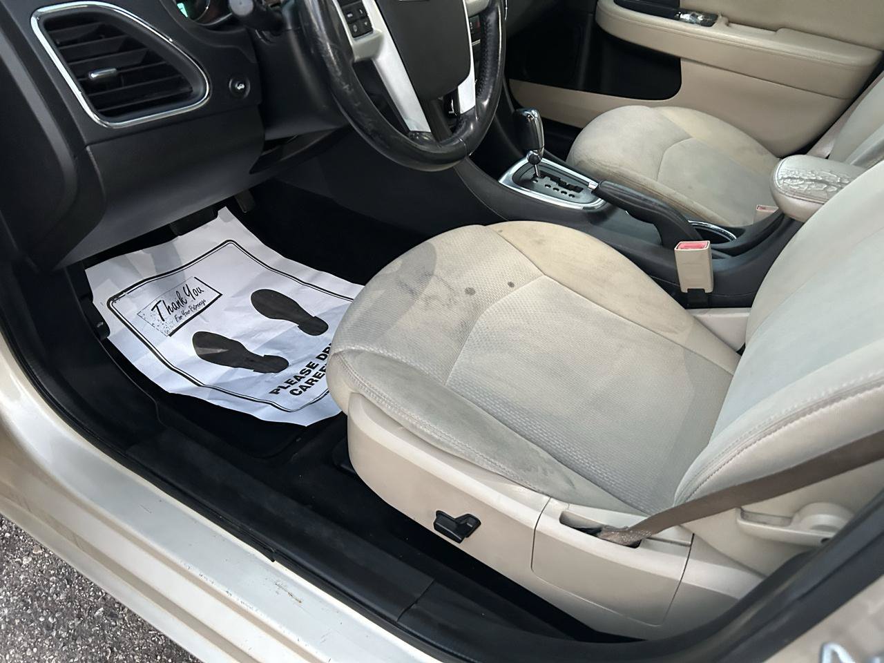Used 2013 Chrysler 200 Touring FWD image 10