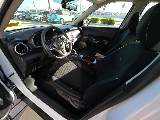 Used 2023 Nissan Kicks SV image 12