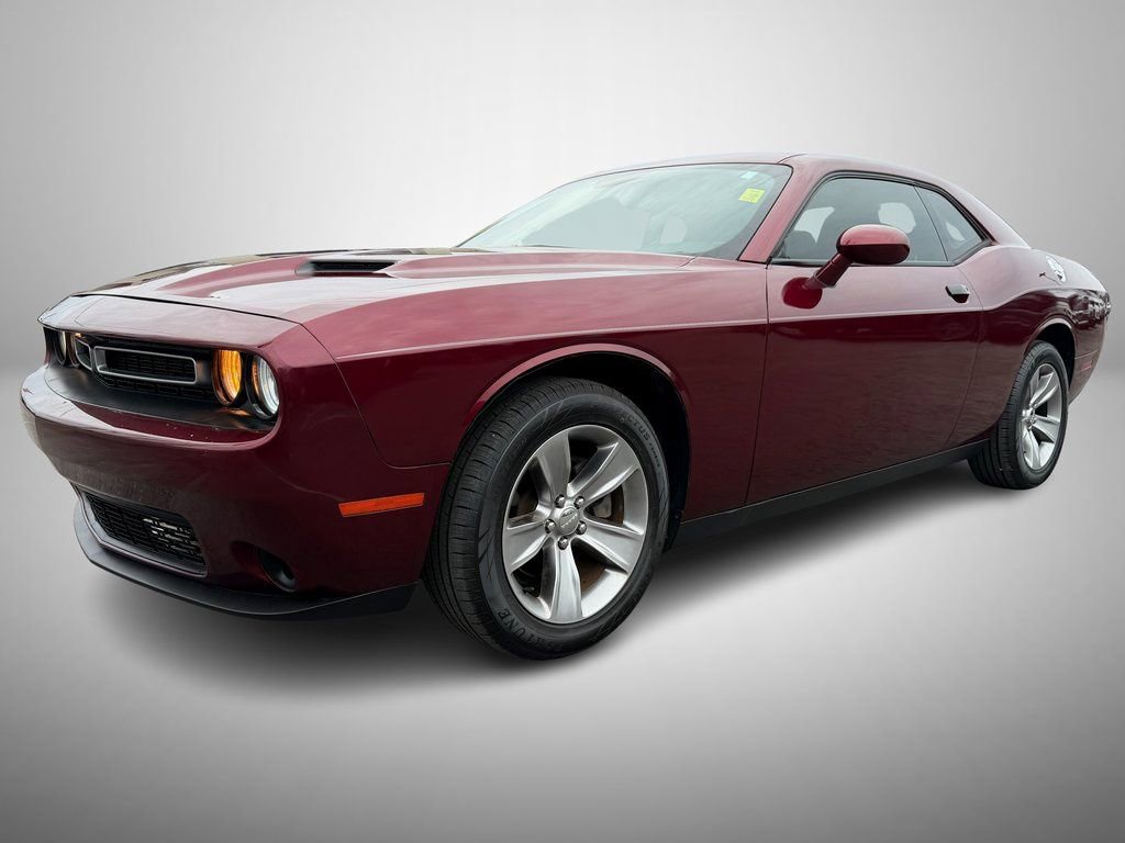 Used 2018 Dodge Challenger SXT image 2
