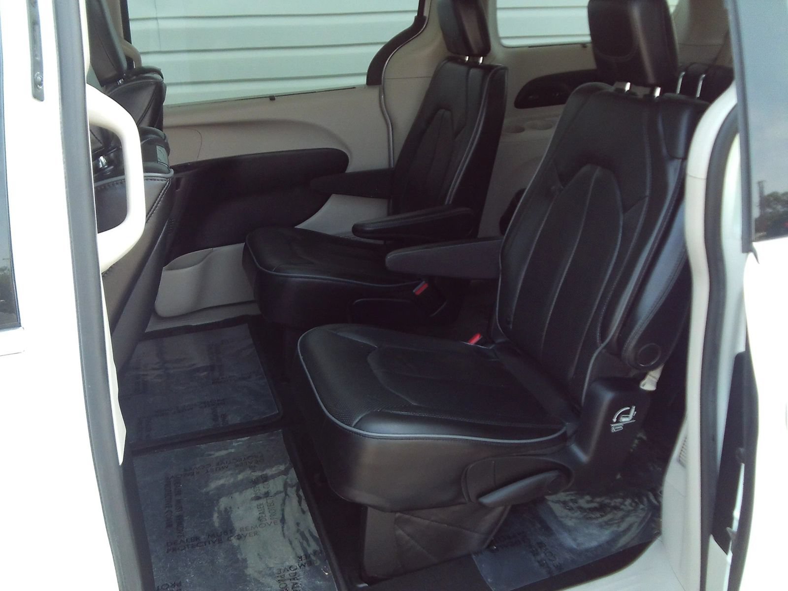 Used 2019 Chrysler Pacifica Limited w/ Tire & Wheel Group FWD image 25