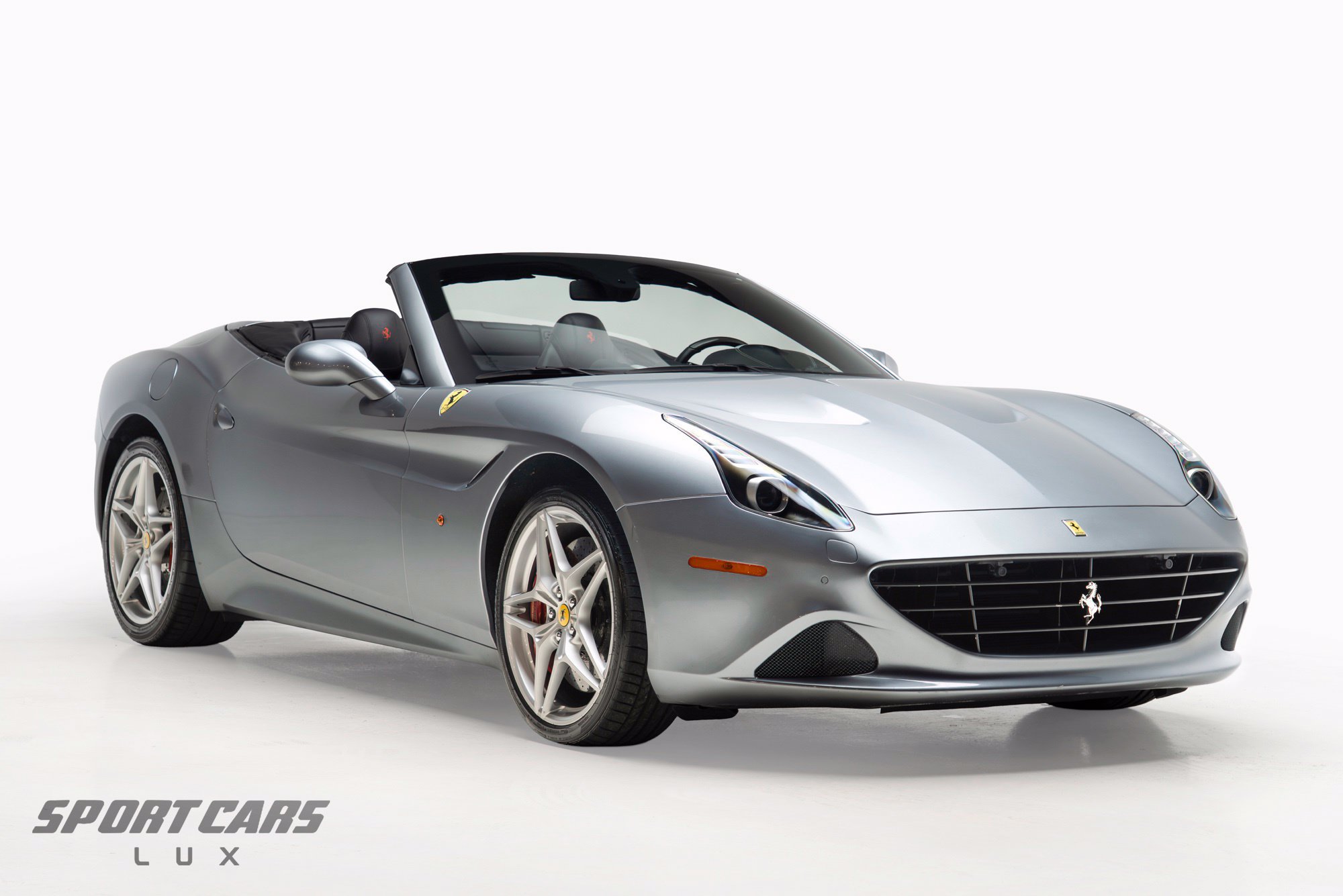 Used 2016 Ferrari California T RWD image 1