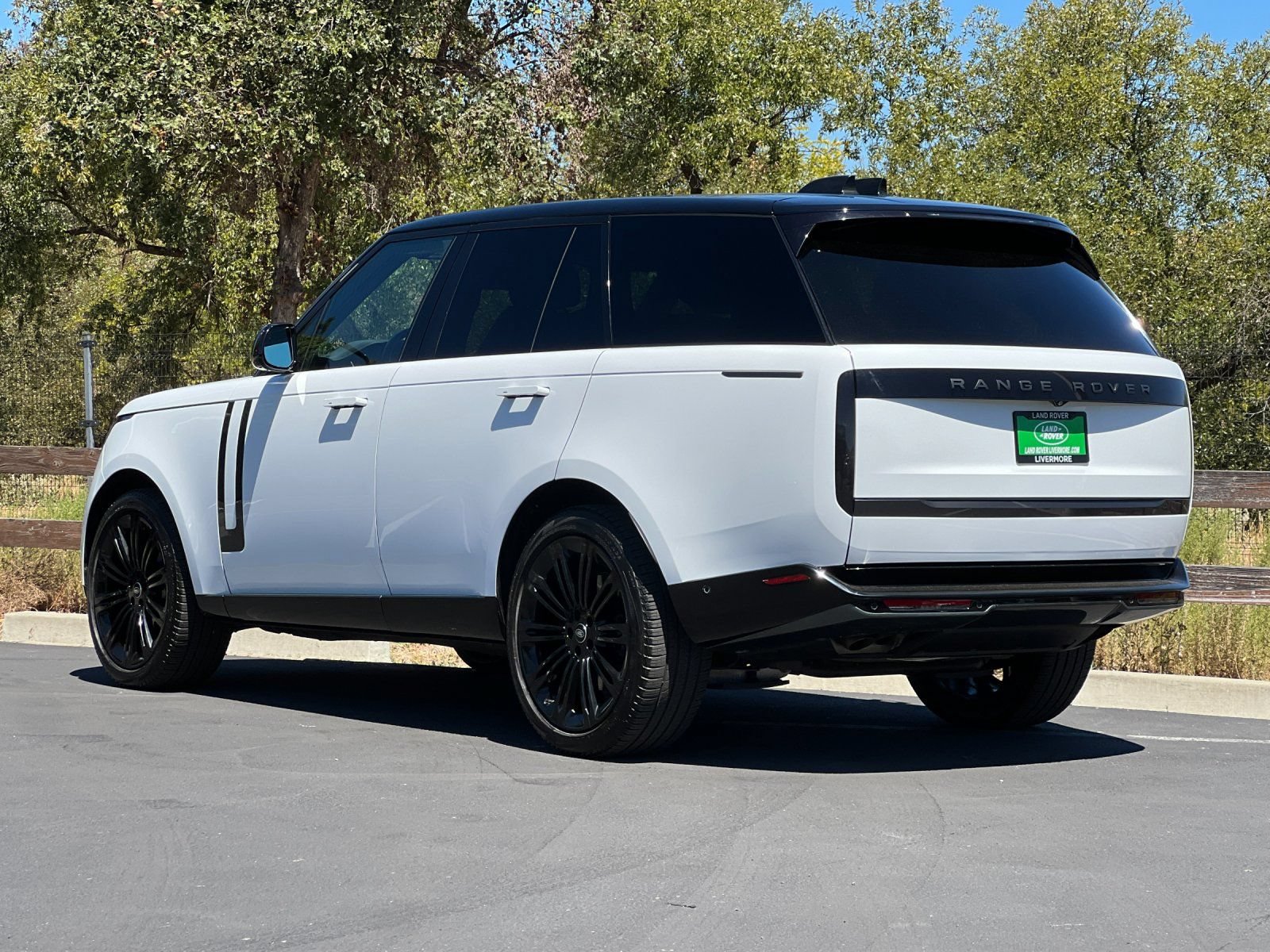 Used 2024 Land Rover Range Rover SE AWD/4WD image 4