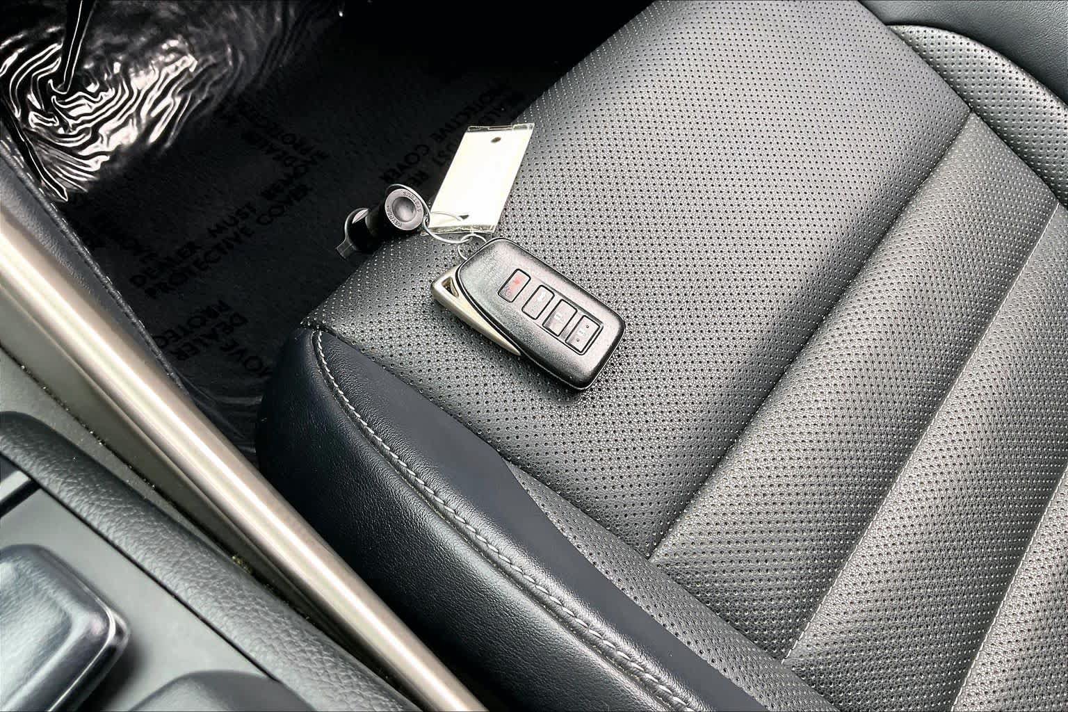Used 2016 Lexus IS 200t w/ F Sport Package RWD image 15
