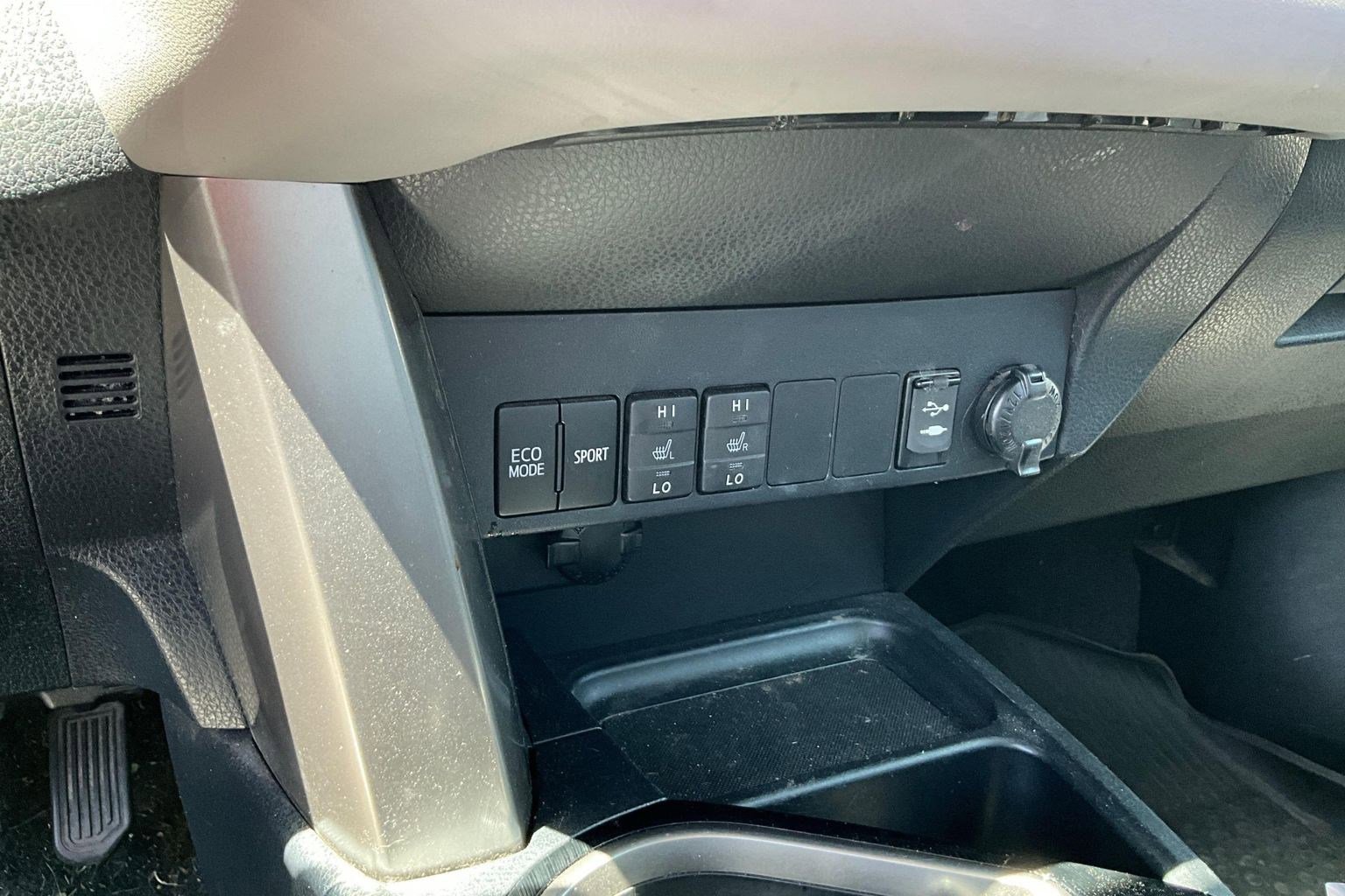 Used 2018 Toyota RAV4 Limited w/ All Weather Liner Package AWD/4WD image 15
