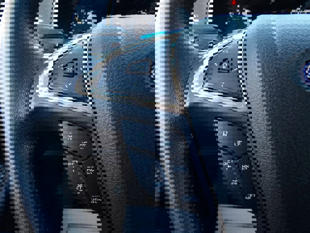 Used 2018 Ford Edge SEL image 14