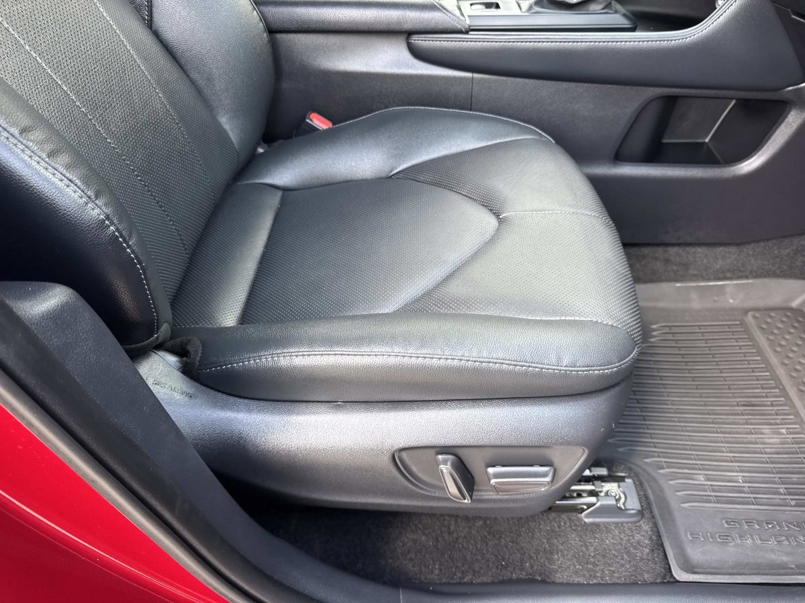 Used 2025 Toyota Grand Highlander FWD image 12
