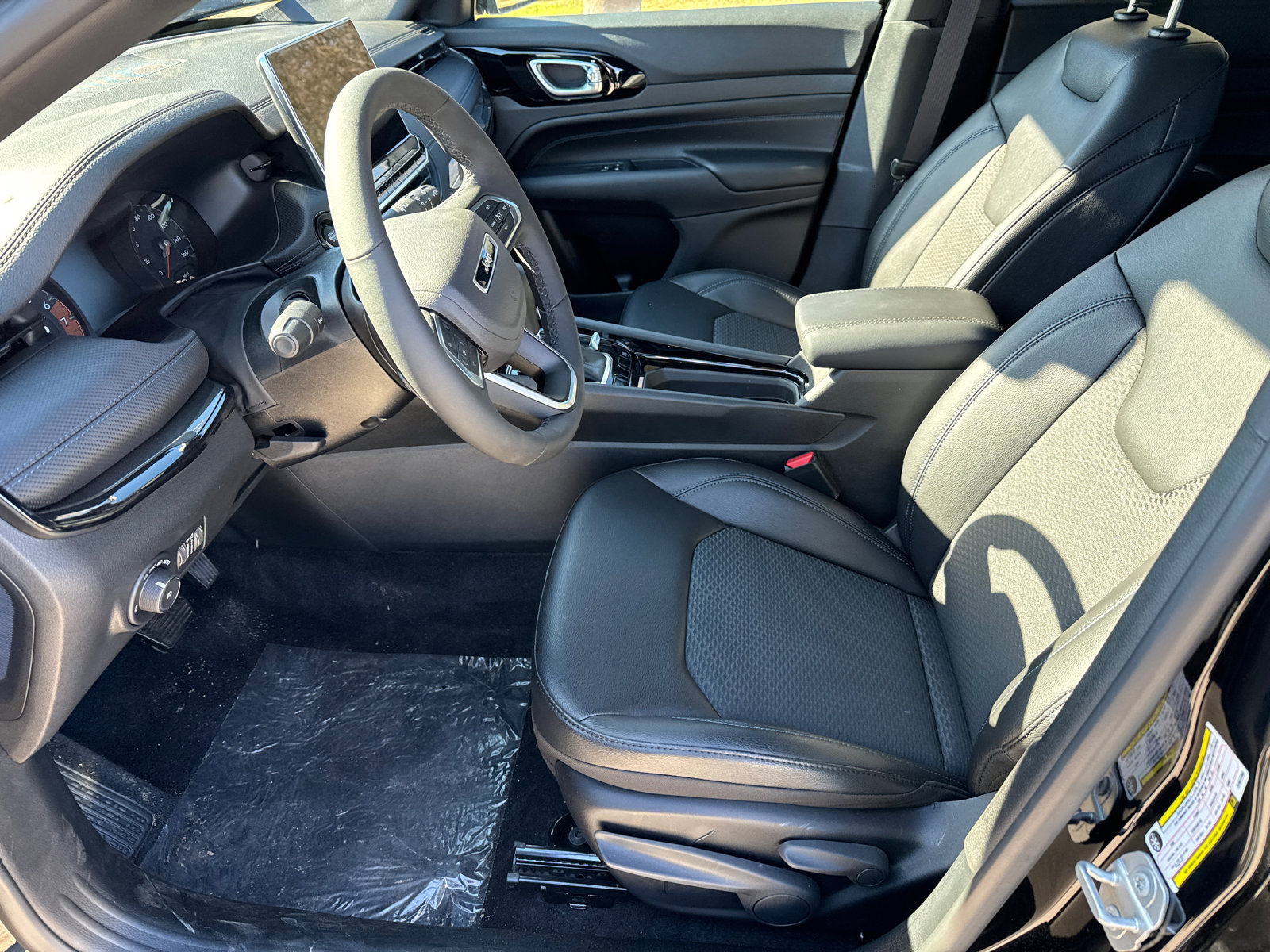 New 2025 Jeep Compass Latitude image 8