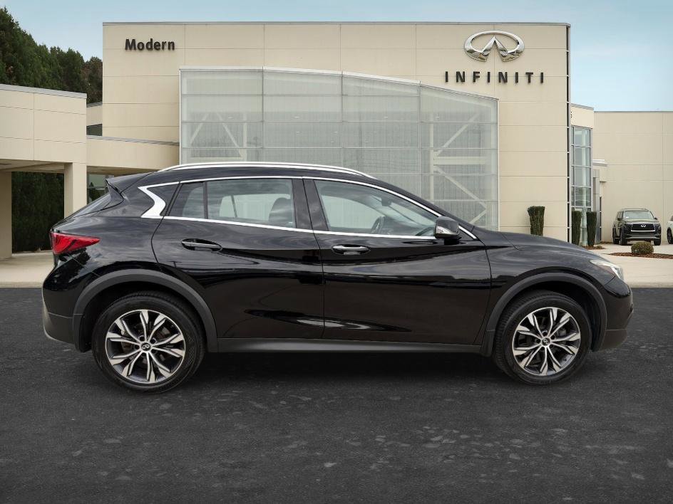 Used 2017 INFINITI QX30 Premium w/ Cargo Package AWD/4WD image 5