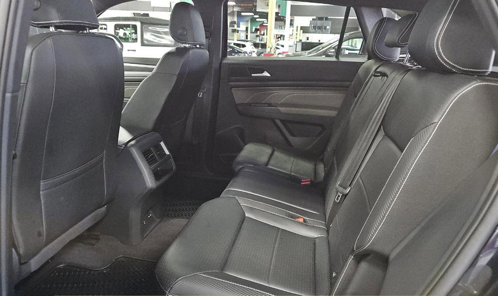 Used 2023 Volkswagen Atlas Cross Sport SEL AWD/4WD image 16