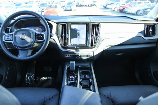 Used 2025 Volvo XC60 B5 Plus image 17