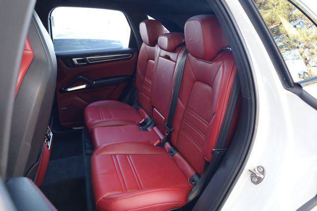 Used 2021 Porsche Cayenne Turbo w/ Premium Package Plus AWD/4WD image 22