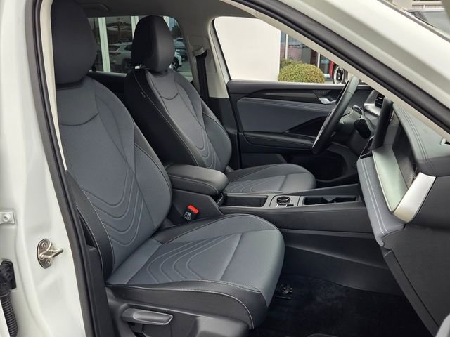 Used 2025 Volkswagen Tiguan SE image 17