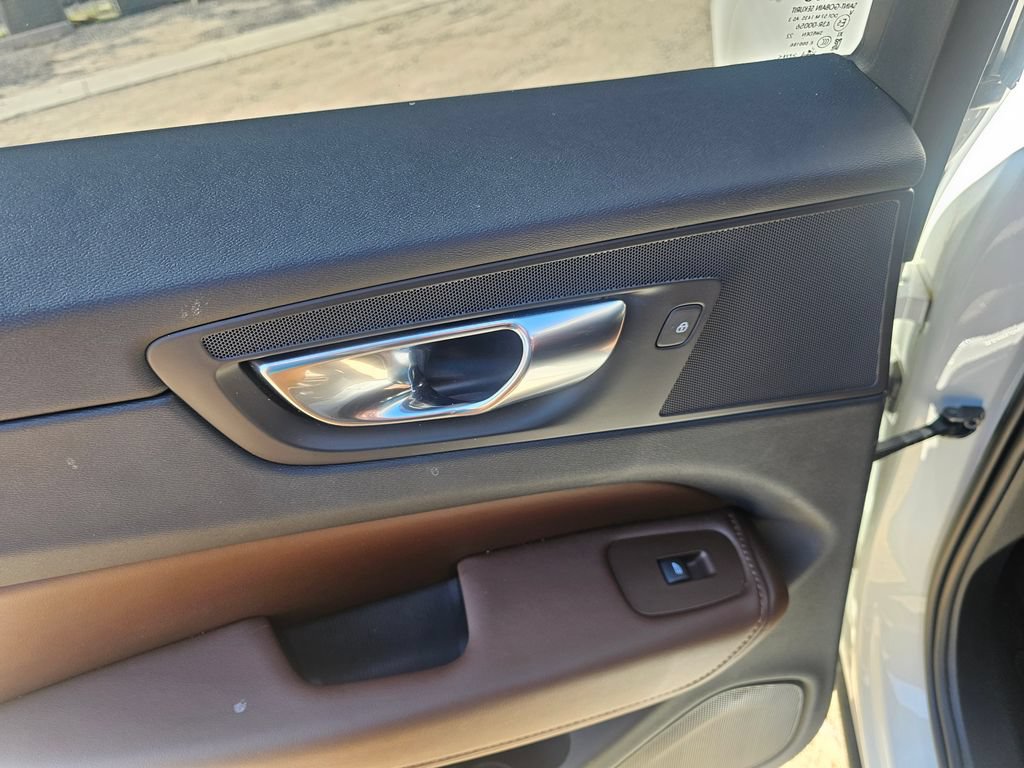 Certified 2023 Volvo XC60 B5 Plus w/ Climate Package AWD/4WD image 15