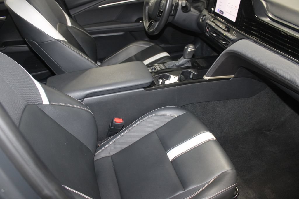 Used 2025 Toyota Camry SE FWD image 19