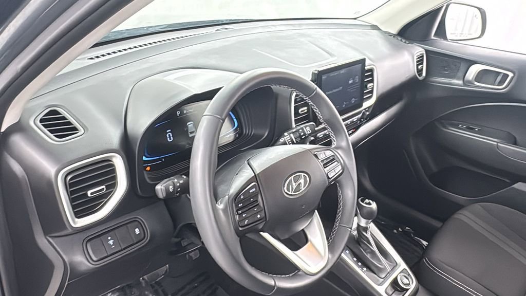 Used 2025 Hyundai Venue SEL image 34