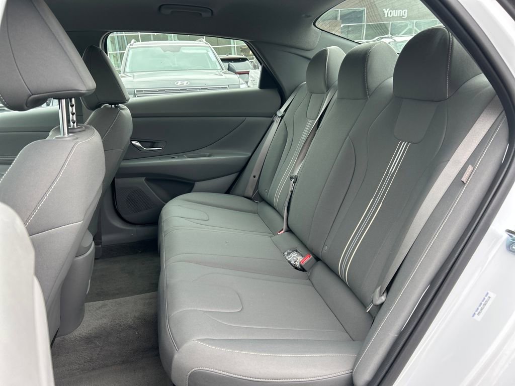 Used 2025 Hyundai Elantra SEL image 15