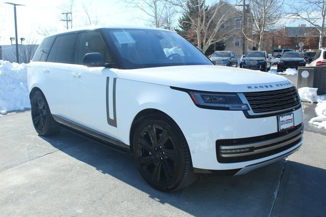 Used 2023 Land Rover Range Rover SE image 1