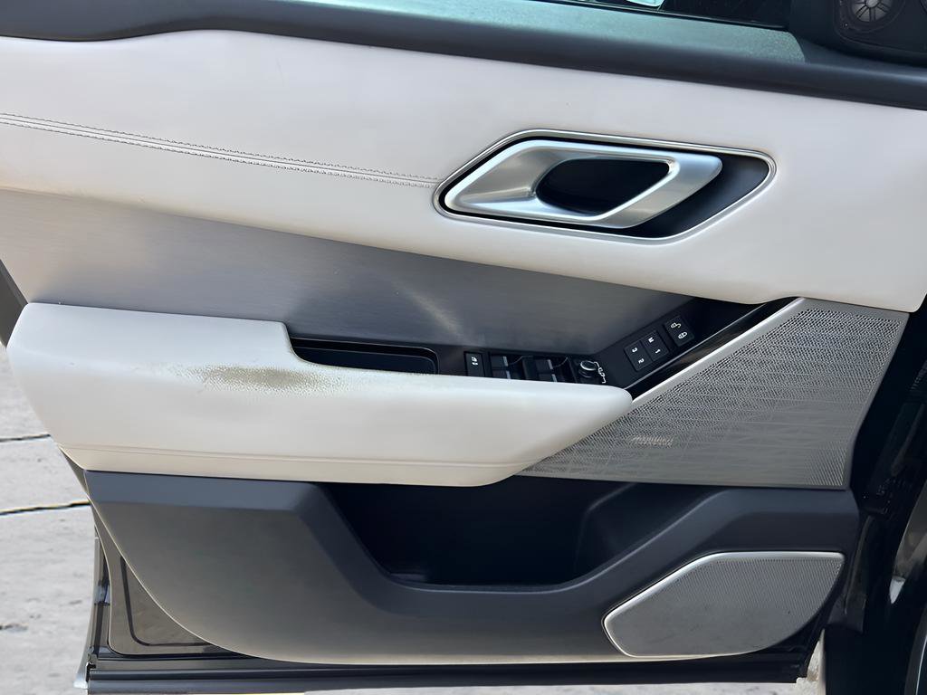 Used 2019 Land Rover Range Rover Velar R-Dynamic SE image 34