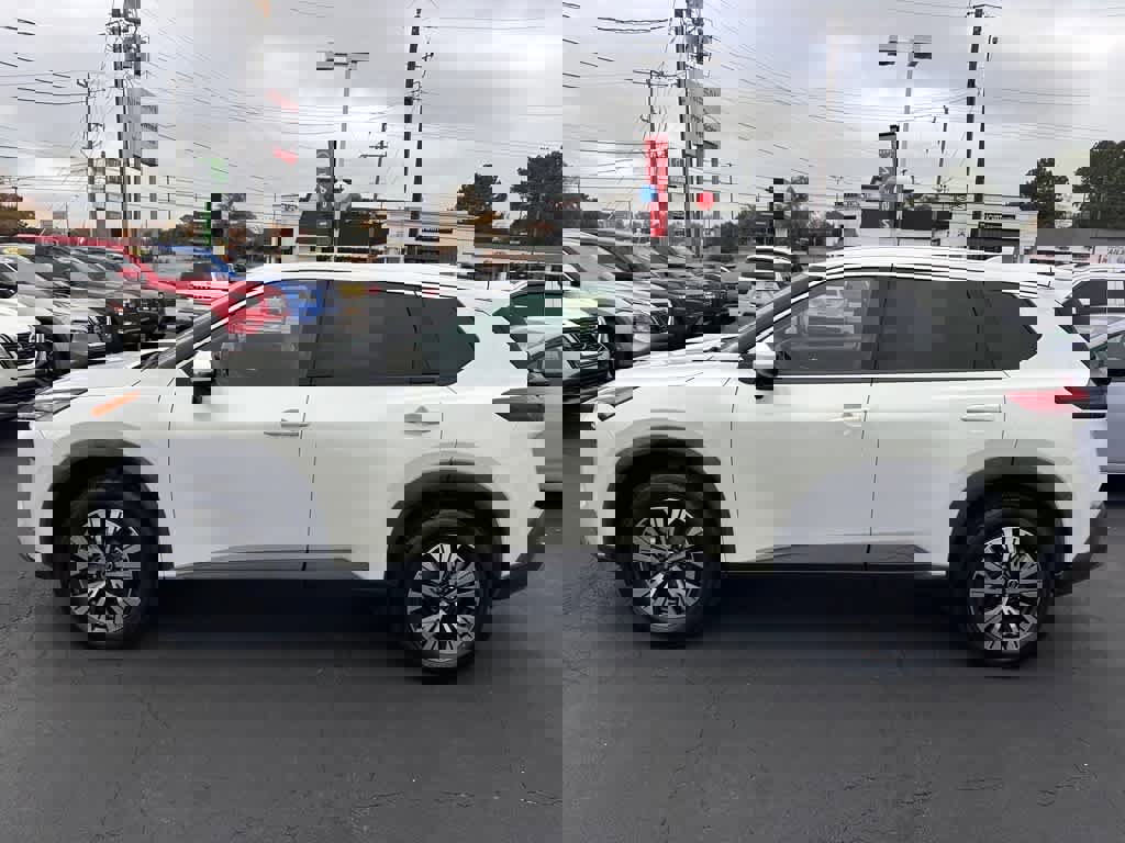 Used 2021 Nissan Rogue SV image 5