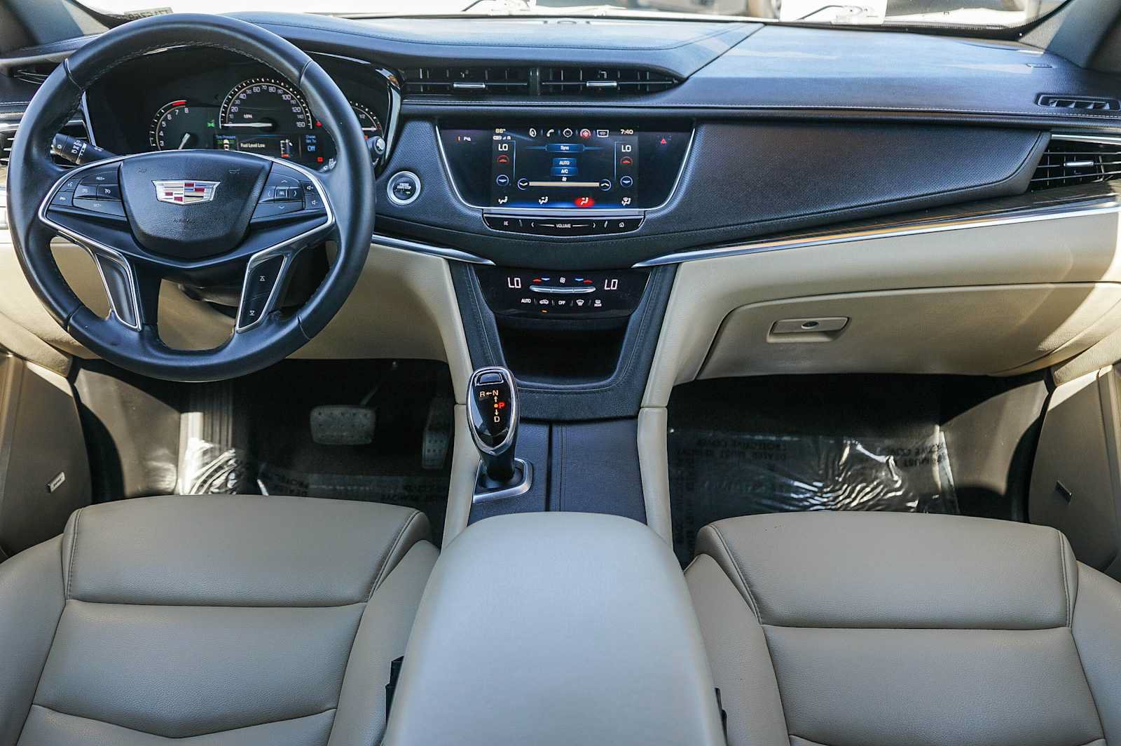 Used 2018 Cadillac XT5 FWD image 12