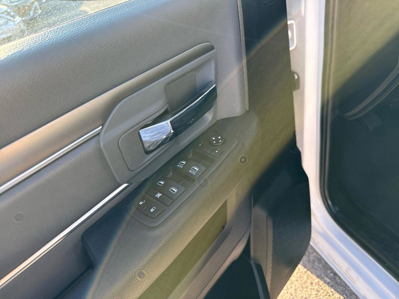 Used 2022 RAM 1500 Classic SLT RWD image 12