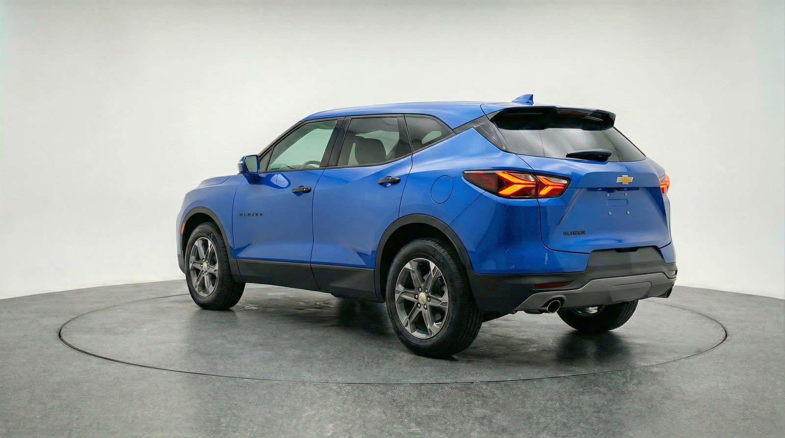 Used 2025 Chevrolet Blazer LT FWD image 6