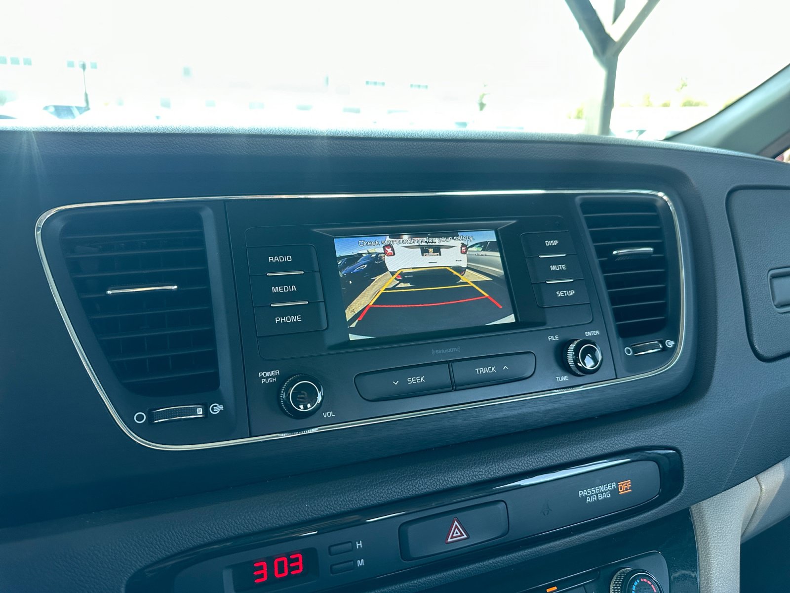 Used 2017 Kia Sedona L FWD image 21