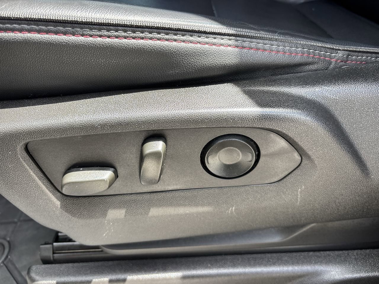 Used 2021 Chevrolet Suburban RST w/ Luxury Package AWD/4WD image 20